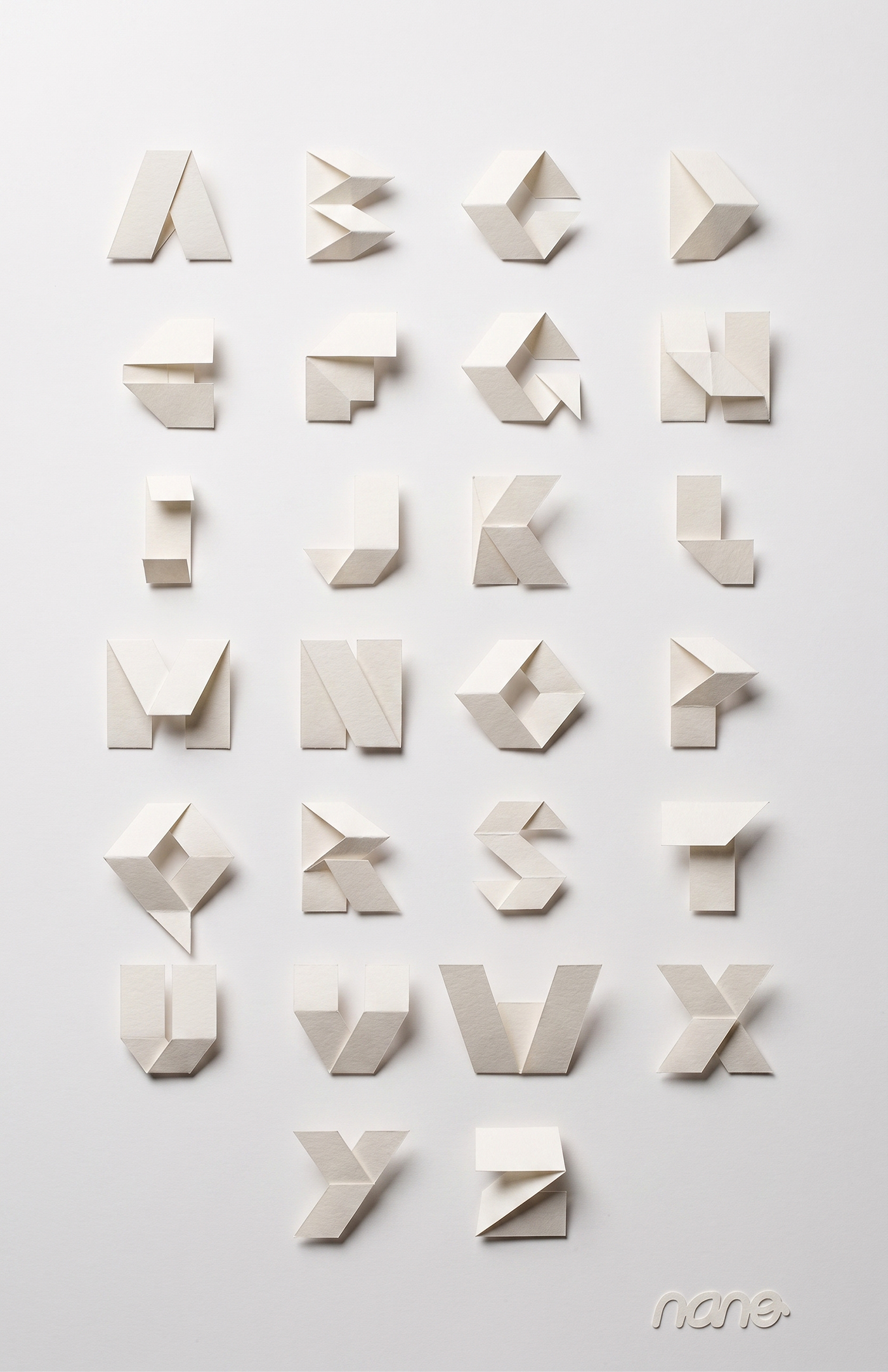 Las 26 letras del Alfabeto Modular plegadas en papel