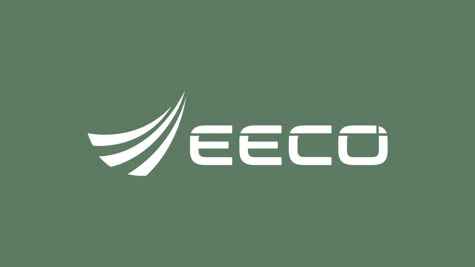 Cierre con el logo EECO en blanco sobre verde de marca